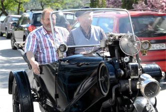 {short description of image}